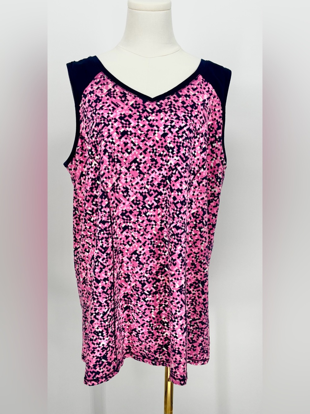 Catherines Pink and Navy Pixel-Print V Neck Women’s Active Tank Size 14/16W